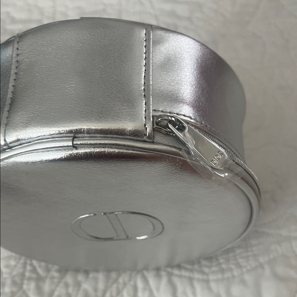 Christian Dior Elegant Silver and White Case - Picture 4 of 4
